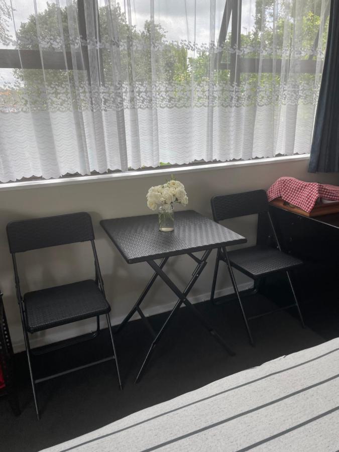 Quiet Boutique Generous Breakfast Hotel Палмерстън Норт Екстериор снимка